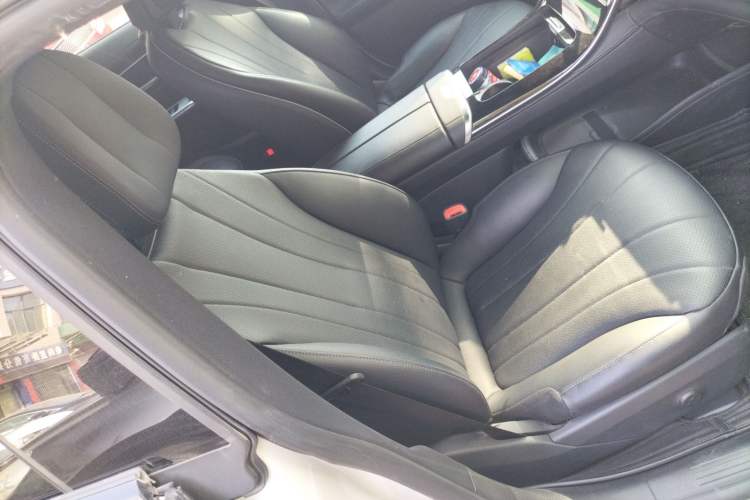 Used Mercedes-Benz EQE 2022 350 Luxury Edition Right Front Seat