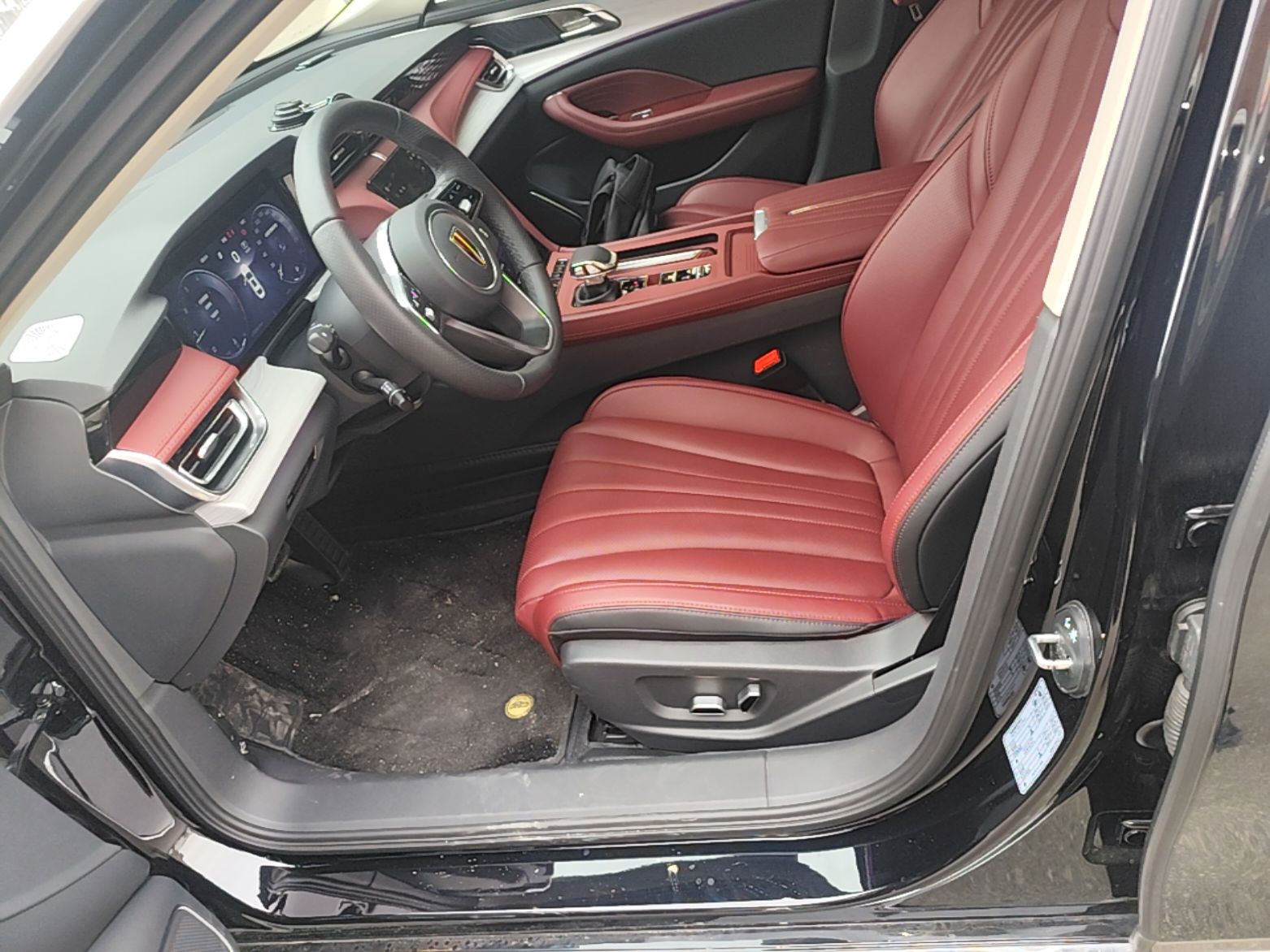Hongqi H5 2025 2.0T Automatic Flag Edition – 500 000 Units Commemorative Version — снимка 17