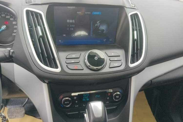 Used Ford Kuga 2015 1.5L GTDi Two-Wheel Drive Fashion Edition Audio And AC Panel