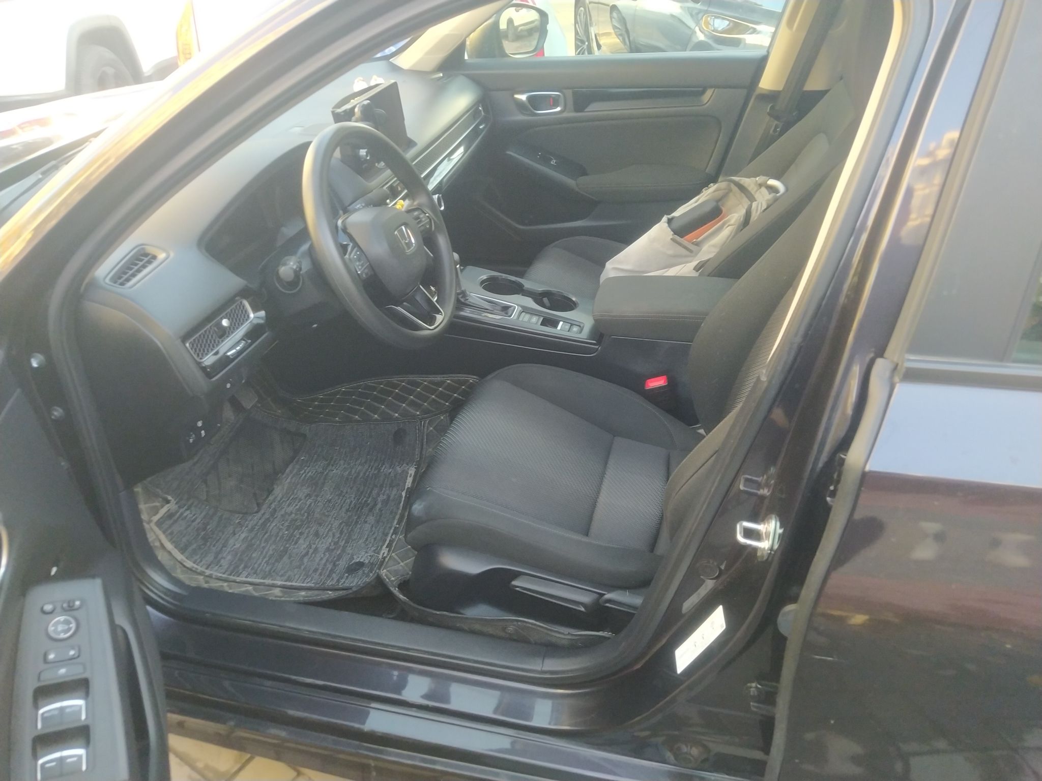 Переднее сиденье в автомобиле