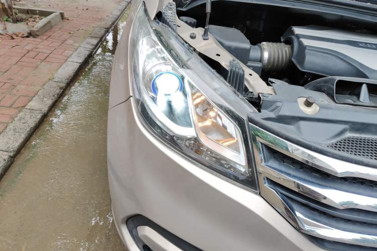 Used SAIC MAXUS G10 2016 2.0T Automatic Elite Edition
