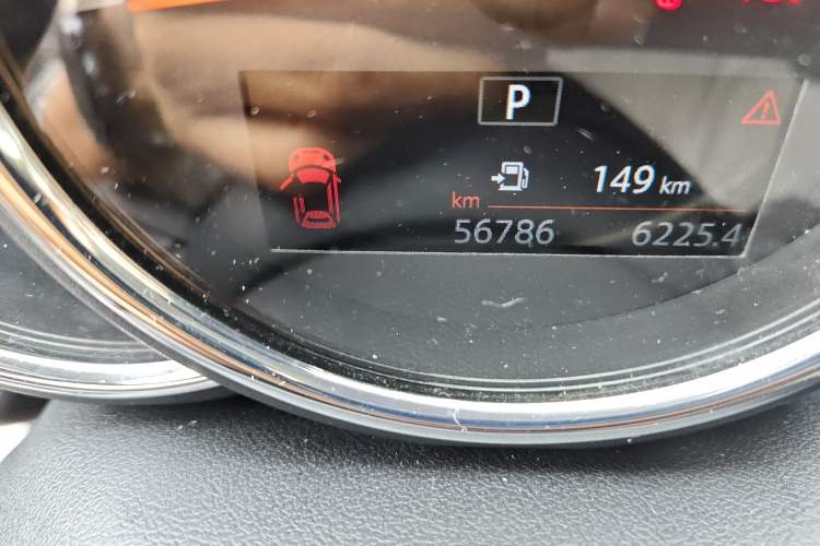 Used MINI 2017 1.5T COOPER Ice Blue Limited Edition Five-Door Version Odometer Close Up