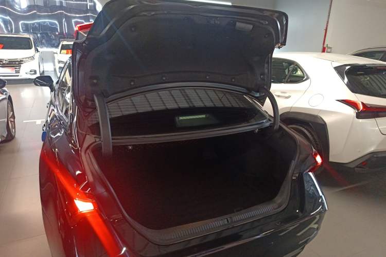 Used Toyota Avalon 2019 2.0L Luxury Edition China VI Standard