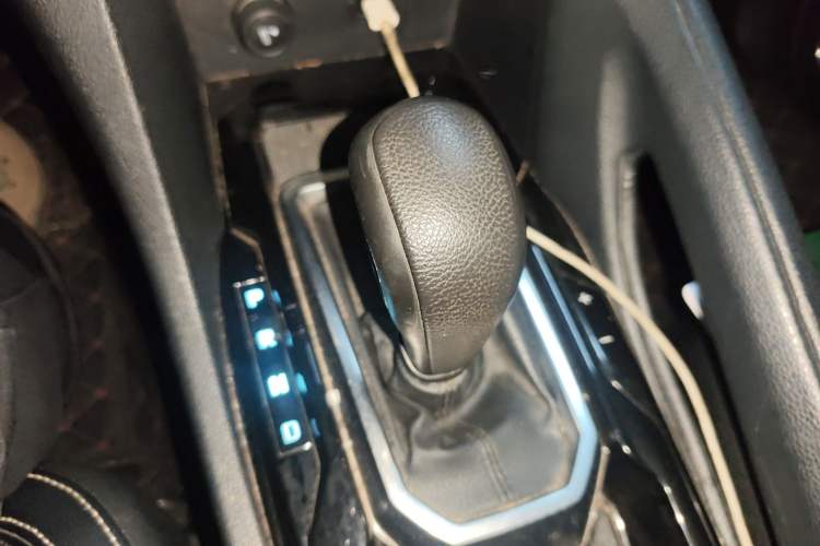 Used JMC Yusheng S350 2016 2.0T Automatic All-Wheel Drive Gasoline Luxury Version with Sunroof 5 Seats
