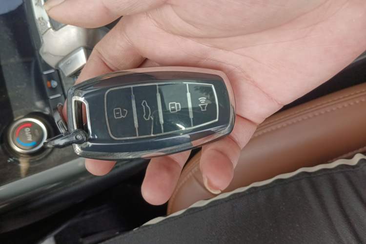 Used Haval H8 2017 2.0T Gasoline Two-Wheel Drive Enjoyment Version Vehicle Key