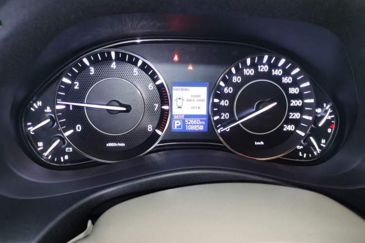 Used Nissan Patrol 2018 4.0L Automatic 7-Seater Middle East Version Odometer Close Up