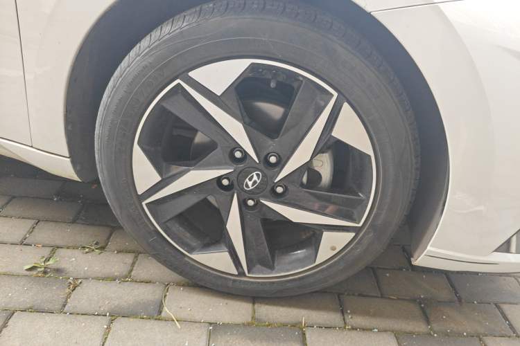 Used Hyundai Elantra 2021 1.5L CVT LUX Prestige Edition
