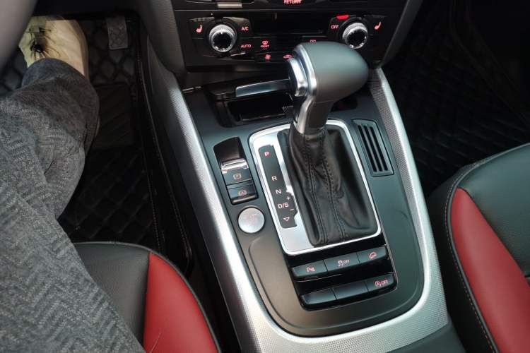 Used Audi Q5 2018 Collector's Edition 40 TFSI Technology Model