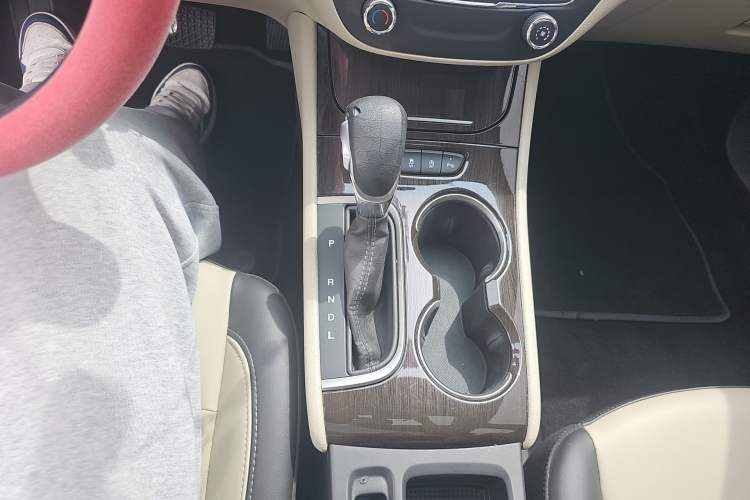 Used Buick Verano 2018 Sedan 15S Automatic Leading Model Gear Lever