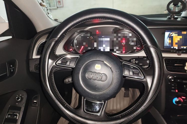 Used Audi A4L 2015 35 TFSI Automatic Standard Model Steering Wheel