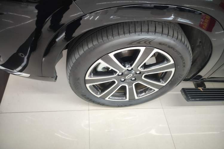 Used Hima AITO M7 2024 1.5T Intelligent Driving Rear-Drive Pro Version 6 Seats Left Front Wheel Hub