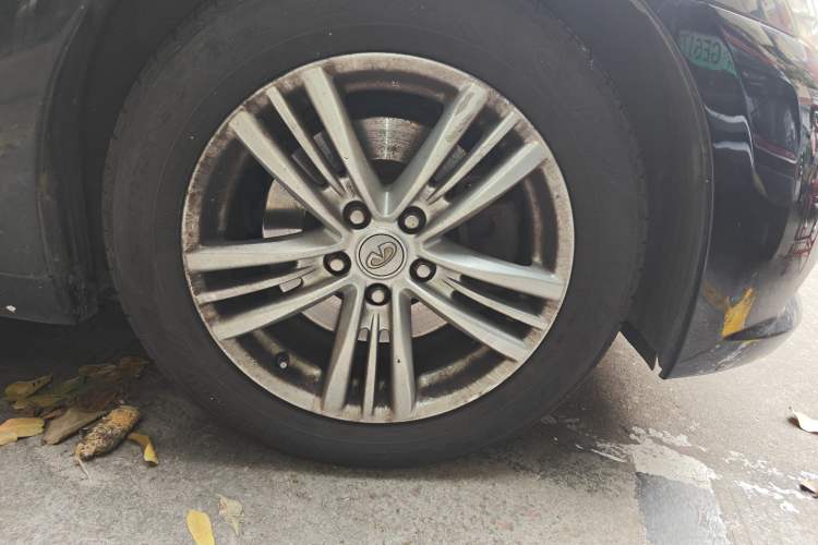 Used Infiniti G Series 2013 G25 Sedan Luxury Sport Edition Right Front Wheel Hub