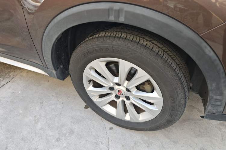 Used Roewe RX5 2016 Revised Version 20T Two-Wheel Drive Manual Transmission Luxury Edition
