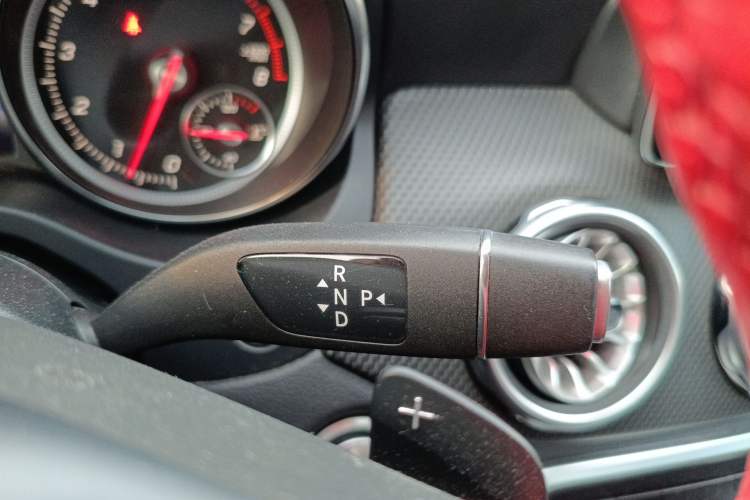Used Mercedes-Benz GLA 2018 GLA 200 Fashion Model Gear Lever