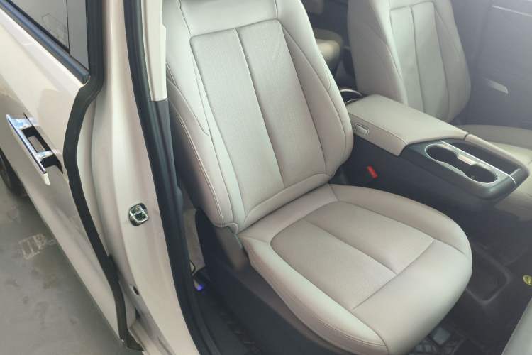 Used Buick GL8 2025 Lu Zun Smart Enjoyment Edition Right Front Seat