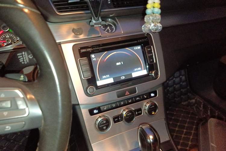 Used Volkswagen FAW-Volkswagen CC 2013 2.0 TSI Luxury Model Audio And AC Panel