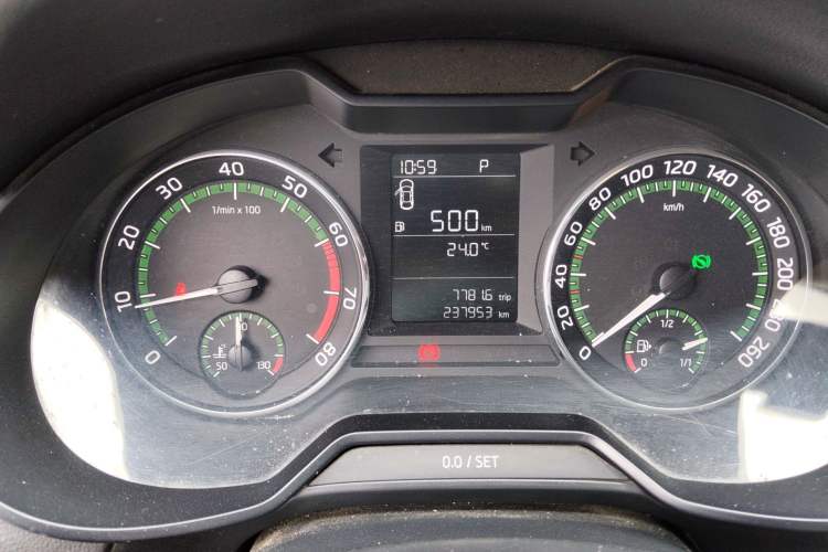 Used Skoda Octavia 2019 1.5L Automatic SmartDrive Comfort Edition China VI Standard Instrument Cluster