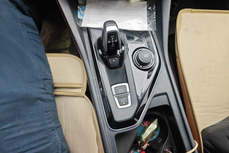 Used Lynk & Co 02 2022 2.0T DCT Shine Pro Gear Lever