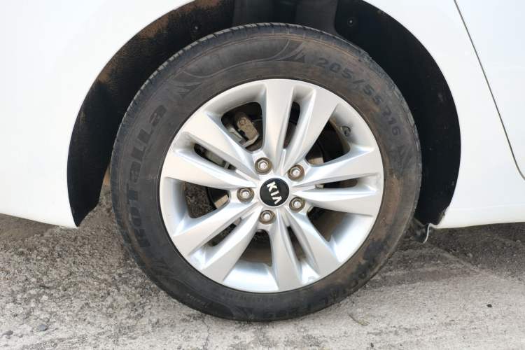 Used Kia K4 2014 1.8L Automatic GLS Right Rear Wheel Hub