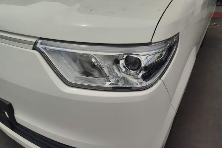 Used Ruichi EC75 2025 Intelligent Driving Ultra-Charging Version Pioneer II Type 50.1 kWh Left Front Headlight