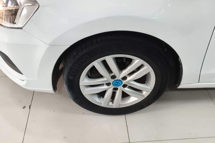 Used Volkswagen Jetta 2019 Dream Edition 1.4L Manual Fashion Version Exterior 4