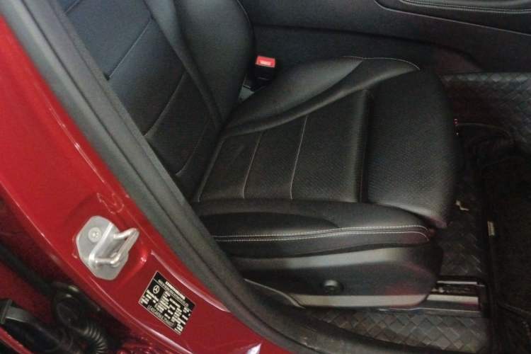 Used Mercedes-Benz GLC 2018 Refreshed GLC 300 4MATIC Dynamic Edition
