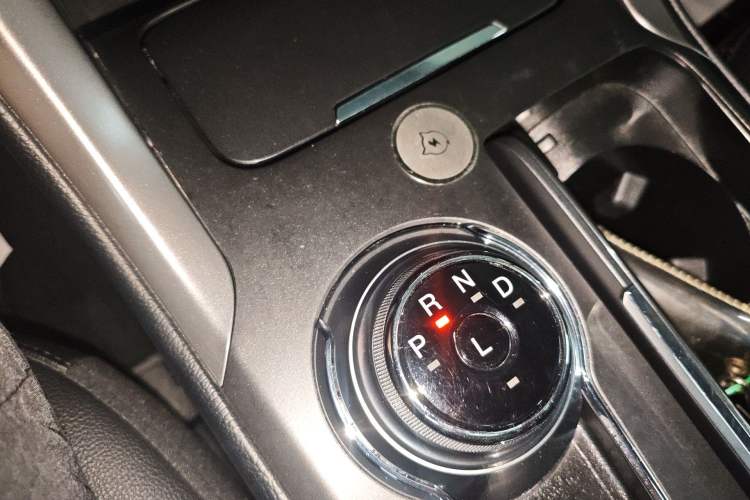 Used Ford Mondeo New Energy 2018 2.0 PHEV Smart-Controlled Fashion Edition China VI Standard Gear Lever