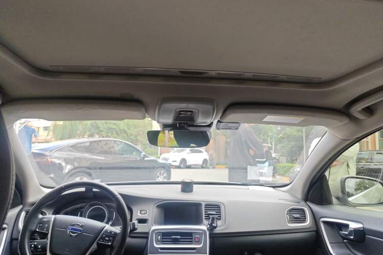 Used Volvo V60 2015 T5 Zhiya Edition
