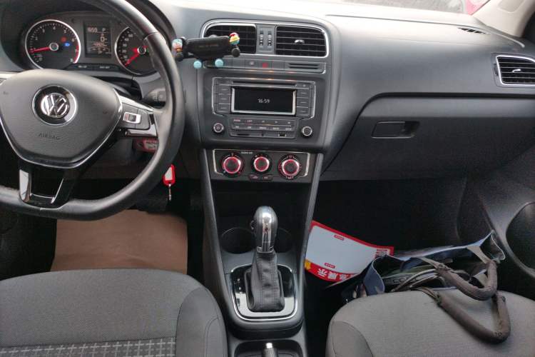 Used Volkswagen Polo 2016 1.6L Automatic Comfort Model
