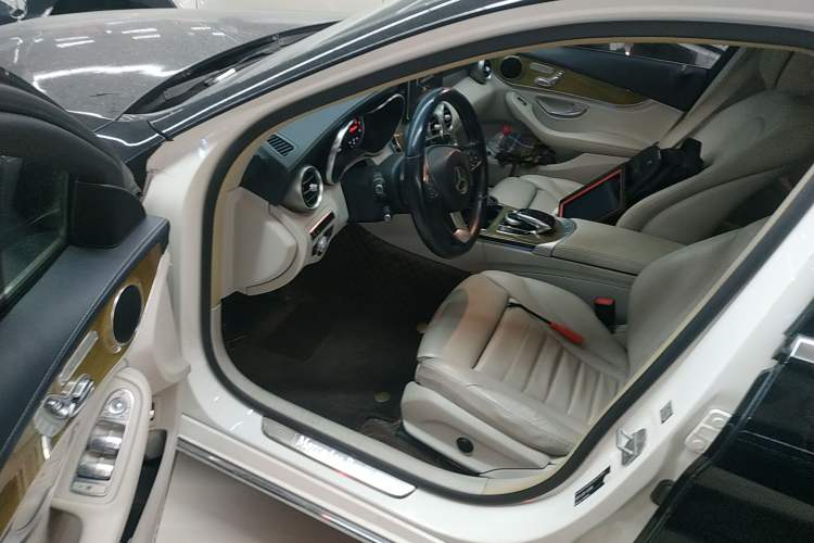 Used Mercedes-Benz C-Class 2015 C 260 L
