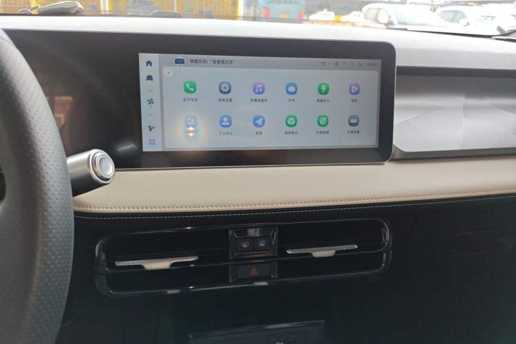 Used Geometry E Firefly 2024 301km Starlight Audio And AC Panel