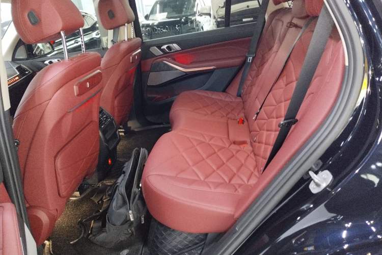 Used BMW X5 2023 xDrive 30Li Luxury M Sport Package
