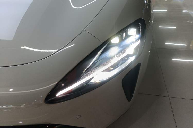 Used Xiaomi Auto SU7 2024 Four-Wheel Drive Ultra-Long Range Advanced Intelligent Driving Max Edition Left Front Headlight