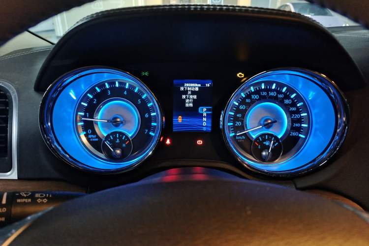 Used Chrysler 300C 2012 3.6L Luxury Edition