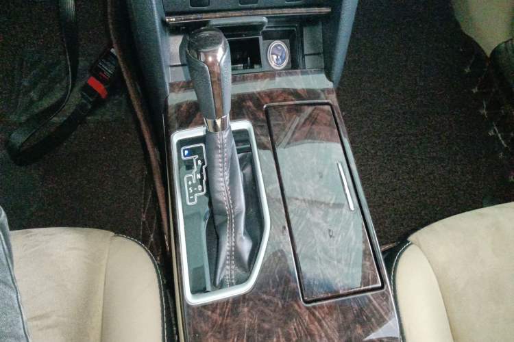 Used Toyota Camry 2016 2.5G 10th Anniversary Deluxe Navigation Edition Gear Lever