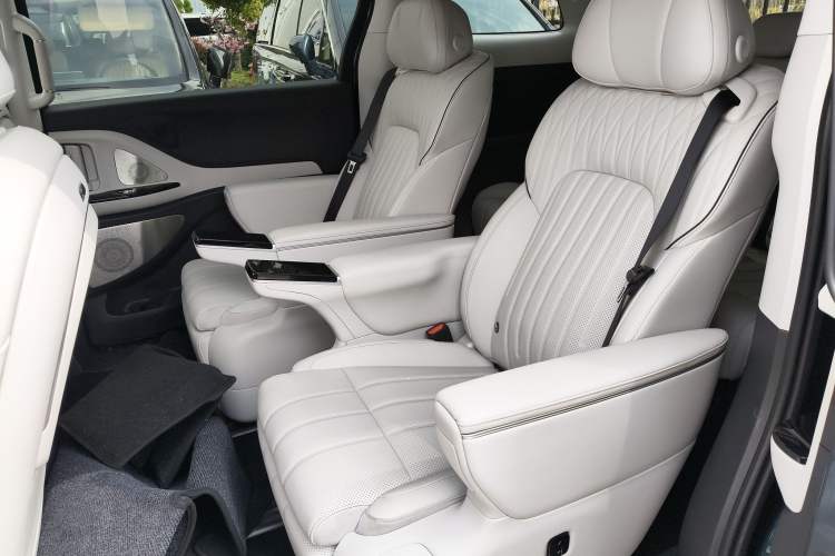 Used VOYAH Dream 2025 PHEV Four-Wheel-Drive Flagship Kunpeng Edition
