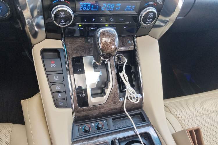 Used Toyota Vellfire 2021 Crown Dual-Engine 2.5L HV Supreme Edition
