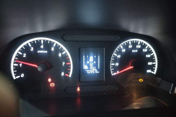 Used FORTHING Lingzhi PLUS 2021 Travel Edition 2.0L Manual Luxury 7-Seater