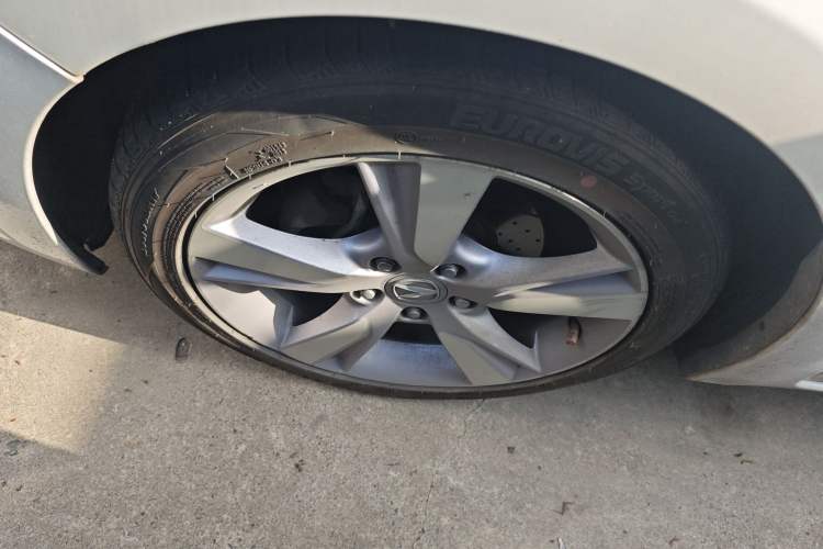 Used Acura ILX 2013 2.0L Elite Edition Left Front Wheel Hub