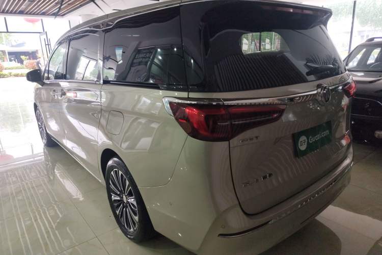 Used Buick GL8 2022 ES Land Cruiser 653T Luxury Model Exterior 2