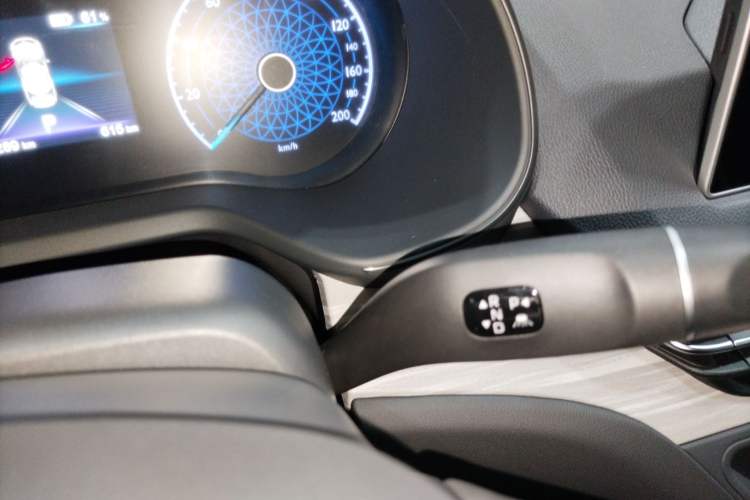 Used Hongqi E-QM5 2025 500km Range Commuter Version