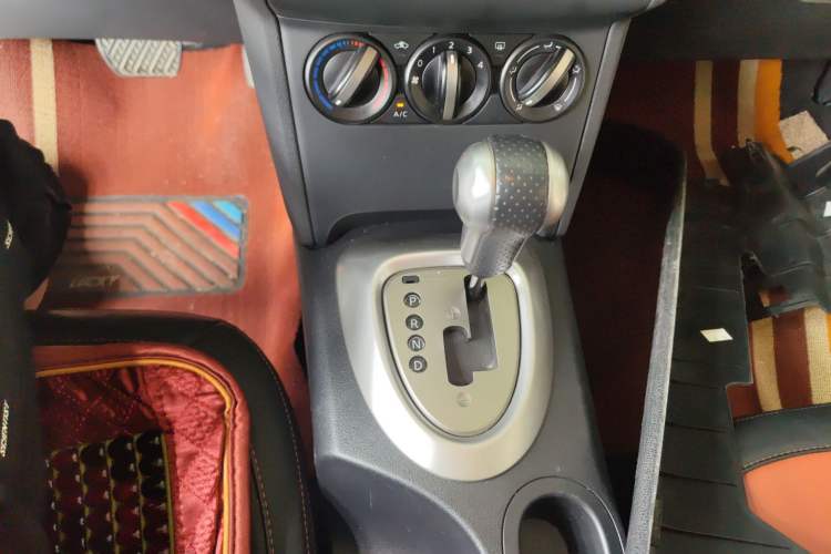 Used Nissan Qashqai 2015 2.0 XL Coolfire CVT 2WD Gear Lever