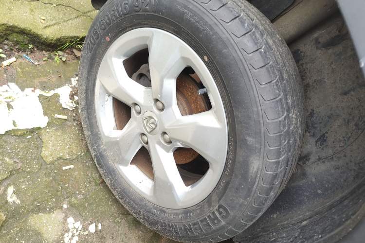 Used Baojun 510 2017 1.5L Manual Fashion Model Right Rear Wheel Hub