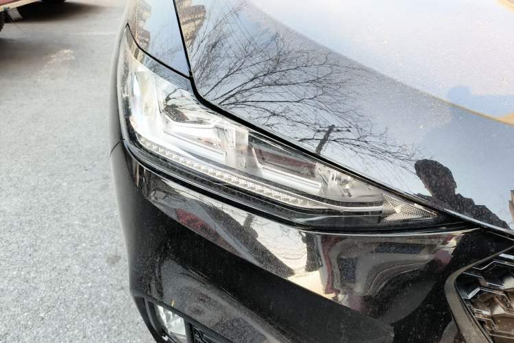 Used Wey VV6 2018 2.0T Two-Wheel-Drive Ultra-Luxury Version China V Standard
