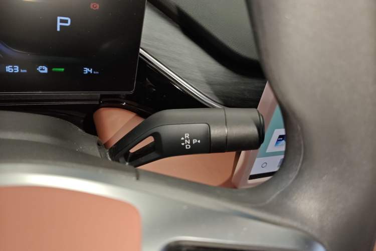 Used Geely Galaxy L6 2025 EM-i 140km Long-Range Version Gear Lever