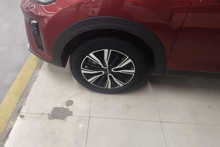 Used Kia kx1 Stonic 2021 1.4L CVT Fun Edition Left Front Wheel Hub