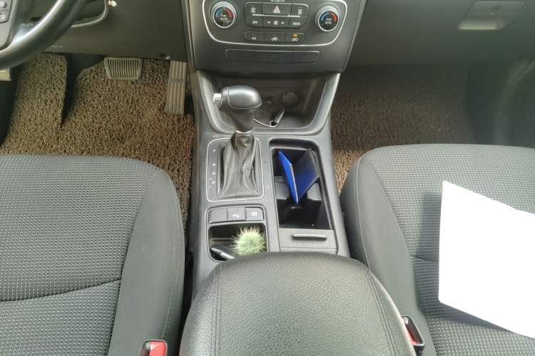 Used Kia Sorento  Gear Lever