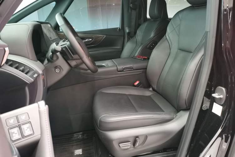 Used Toyota Vellfire 2024 Crown Dual-Engine 2.5L Supreme Executive Edition
