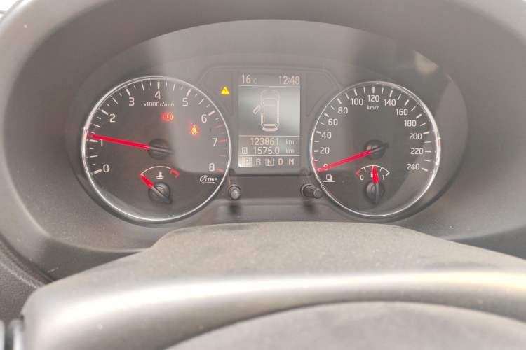 Used Nissan X-Trail 2012 2.5L CVT Luxury Edition 4WD Odometer Close Up