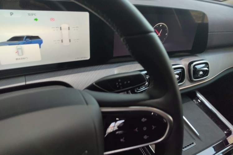 Used Chery Tiggo 9 C-DM 2025 1.5T 106KM Ultra-Enjoyment Version 5 Seats Lithium Iron Phosphate
